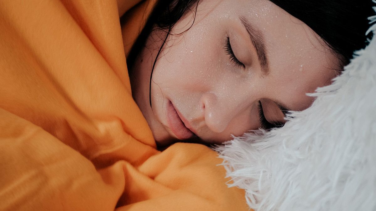 Sering Keringat Dingin, Benarkah Gejala Penyakit Jantung?