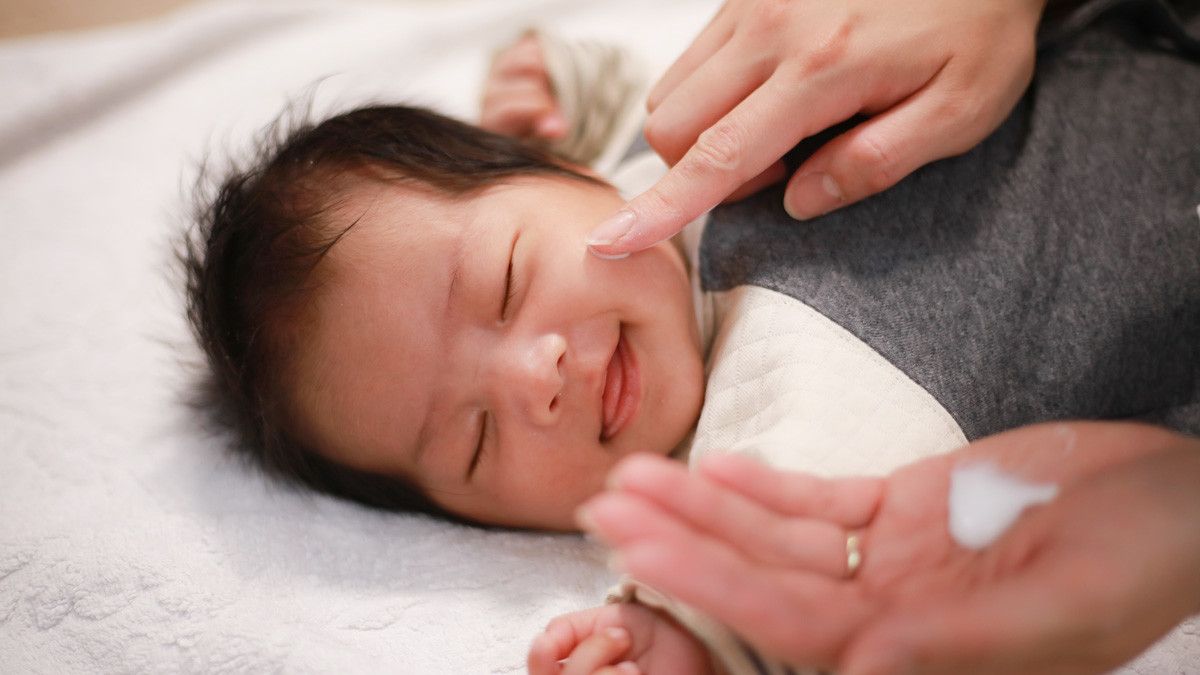 Muncul Ruam Setelah Bayi Minum Susu, Bagaimana Mengatasinya?