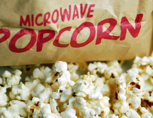 Ternyata Bungkus Microwave Popcorn Buruk bagi Kesehatan, Ini Faktanya