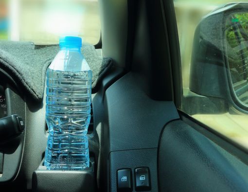 Bahaya Meninggalkan Air Kemasan di Dalam Mobil