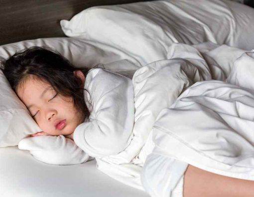 12 Cara Melatih Anak agar Berani Tidur Sendiri
