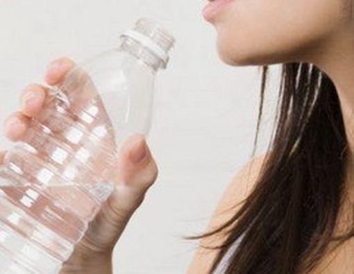 6 Alasan Harus Cukup Minum Air Putih