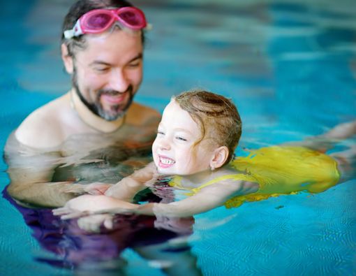 Kapan Sebaiknya Anak Mulai Belajar Berenang?
