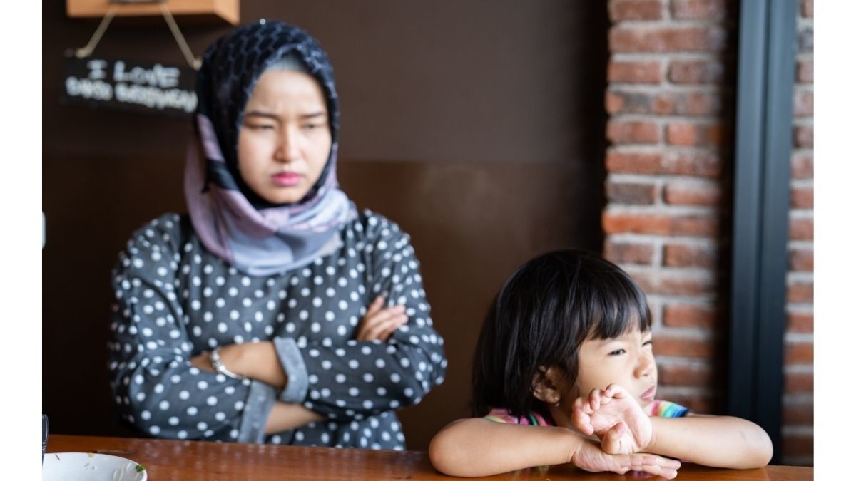 Dampak Buruk Memarahi Anak di Depan Umum
