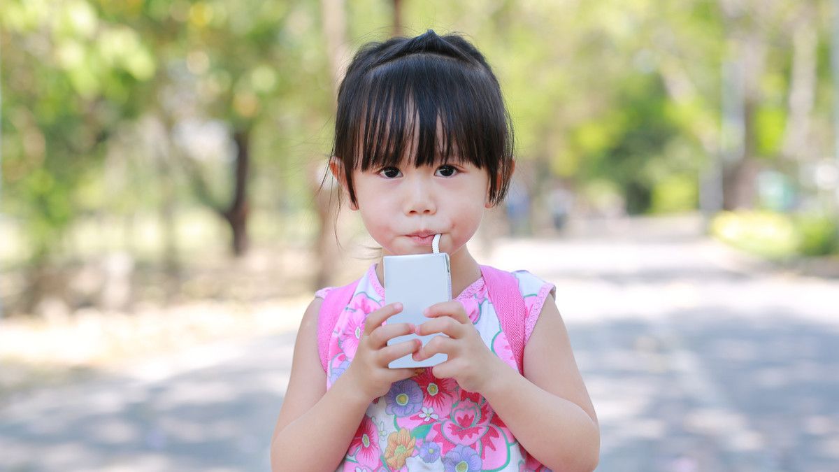 Susu Murni vs Susu UHT, Mana Lebih Baik untuk Anak?