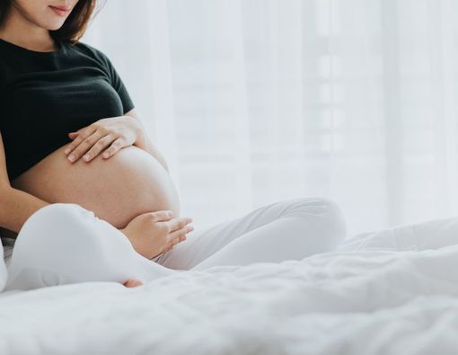 8 Tips Aman Menggunakan Toilet Jongkok Saat Hamil