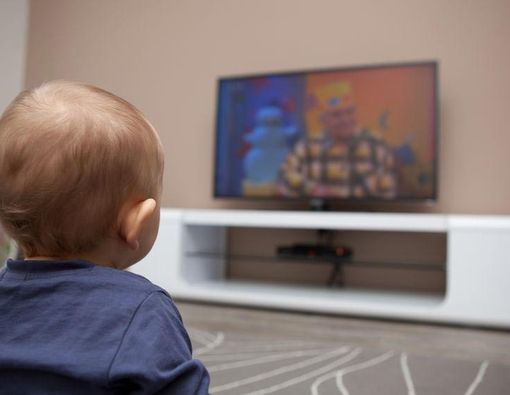 Seberapa Efektif Televisi dalam Mendidik Bayi dan Batita?