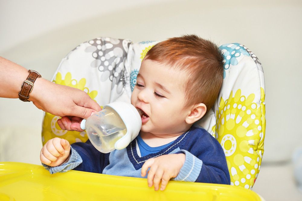 Kapan Bayi Boleh Minum Air Putih?