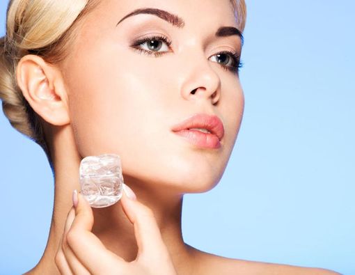 Benarkah Air Dingin dan Es Batu Bisa Kecilkan Pori-Pori?