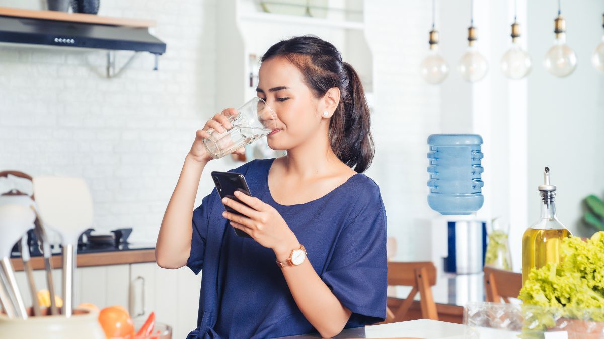 4 Manfaat Menyehatkan Minum Air Putih untuk Ginjal