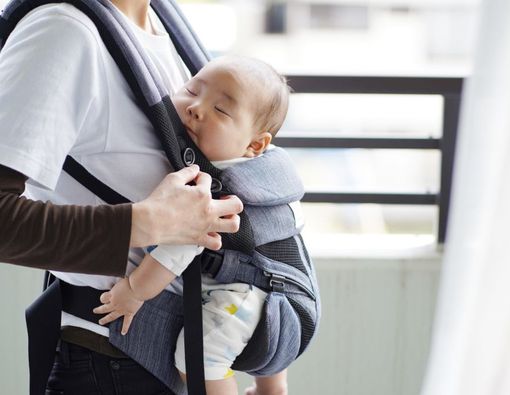 Gendong M Shape untuk Bayi, Ini Tips dan Manfaatnya