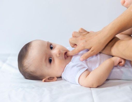 Kenali Penyebab Gusi Bayi Putih dan Cara Mengatasinya