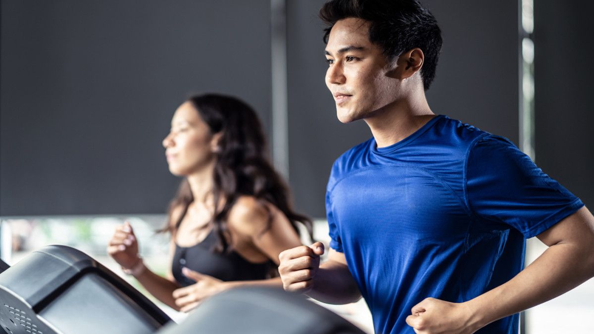 Ilustrasi Pasangan sedang Melakukan Kardio