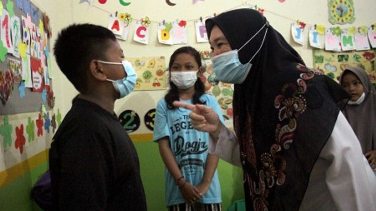 Cara Mengatasi Trauma Anak yang Kehilangan Orangtua karena Bencana