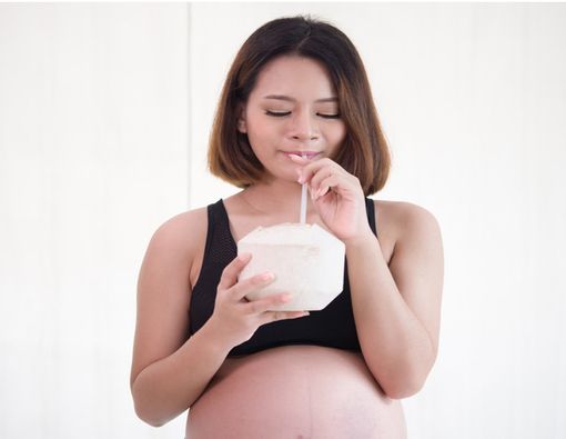 Minum Air Kelapa, Amankah untuk Ibu Hamil?