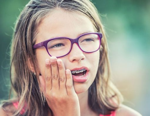 Waspadai Penjualan Behel Gigi di Situs Jejaring Sosial