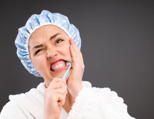 Gusi Berdarah Saat Menyikat Gigi? Waspada Penyakit Ini