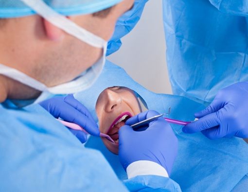 Penderita Osteoporosis Berisiko Komplikasi Pasca Operasi Gigi