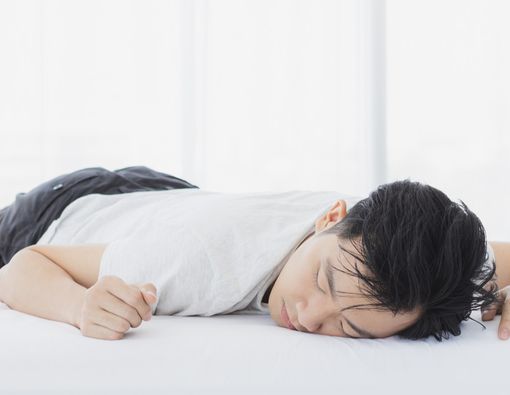 Dampak Buruk Tidur Tengkurap