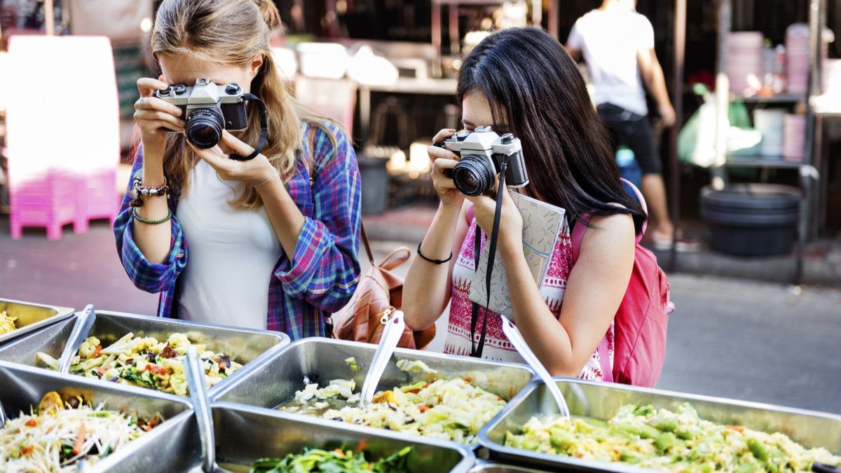 Punya Masalah dengan Gangguan Makan? Atasi dengan Traveling