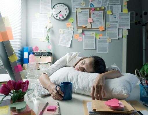 Efek Negatif Lembur pada Kesehatan Kulit