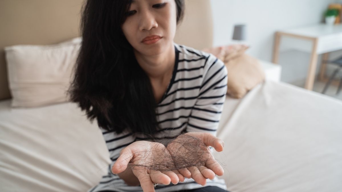 Berbagai Penyebab Rambut Rontok pada Remaja