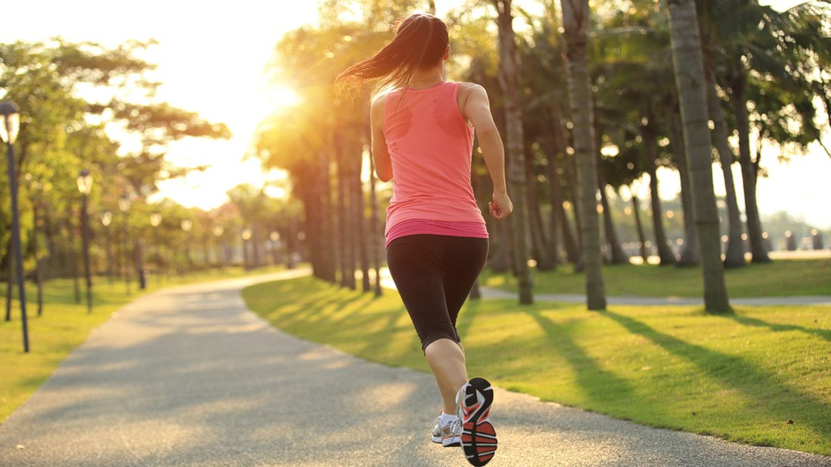 Ilustrasi Wanita sedang Olahraga Lari