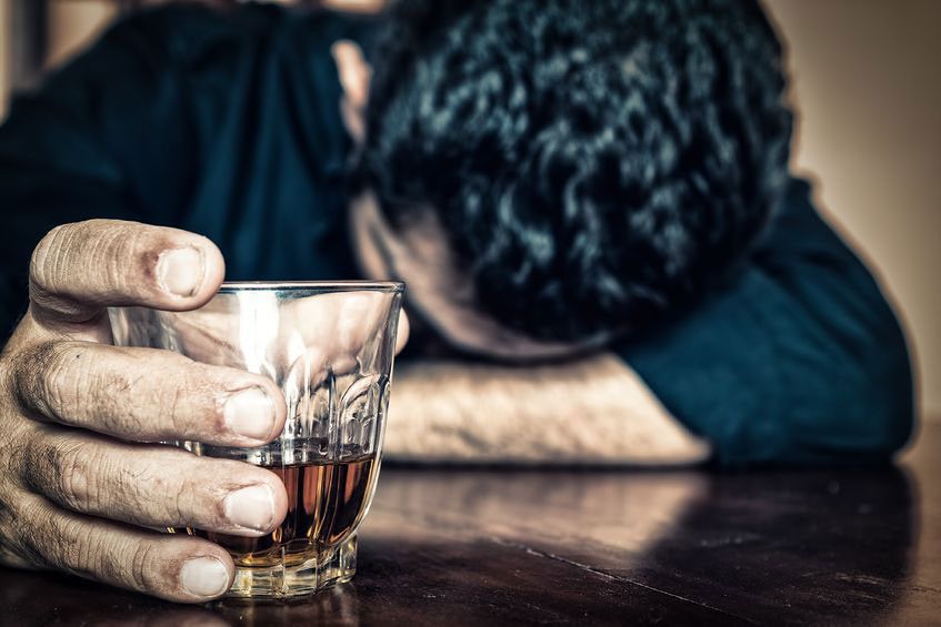 Yang Bisa Terjadi pada Otak Pecandu Alkohol