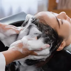 Apa Bedanya ALS dan SLS sebagai Bahan Shampo serta Manfaat dan Efek Sampingnya