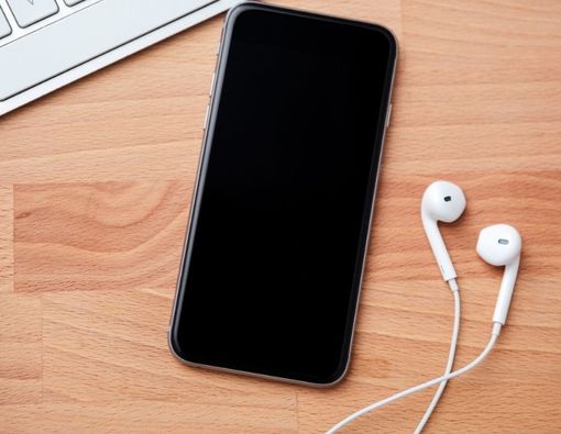 Meminjam Earphone Tularkan COVID-19? Ini Kata Dokter