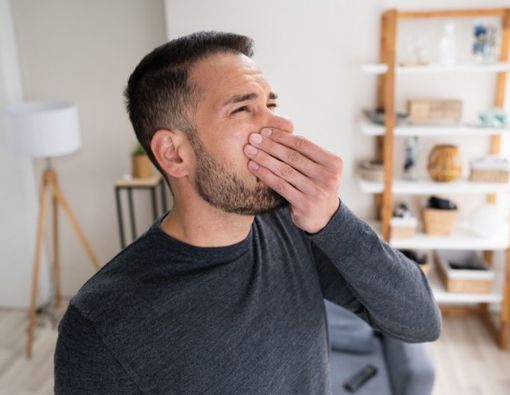 Mencium Bau Busuk Bisa Jadi Gejala COVID-19 Omicron