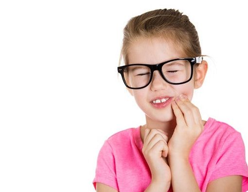 4 Cara Si Kecil Bebas Radang Gusi