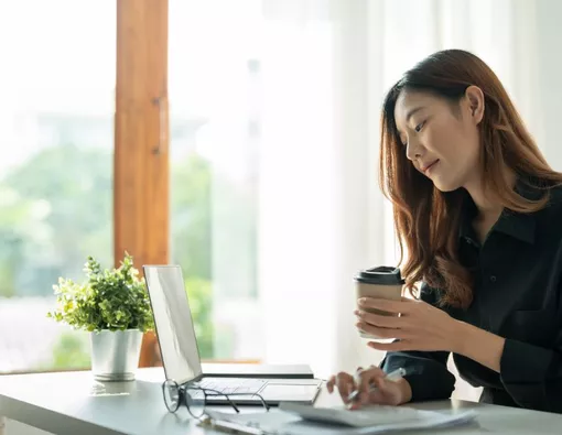 13 Cara Ampuh Menghilangkan Ngantuk Saat Kerja di Kantor
