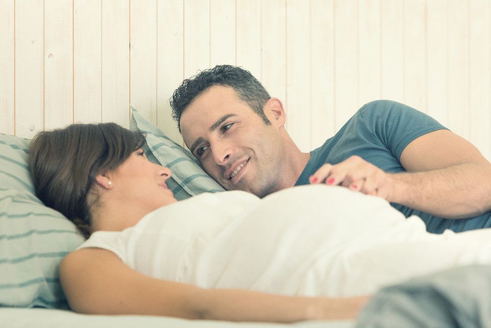 Orgasme saat Hamil, Berbahaya atau Justru Bermanfaat?