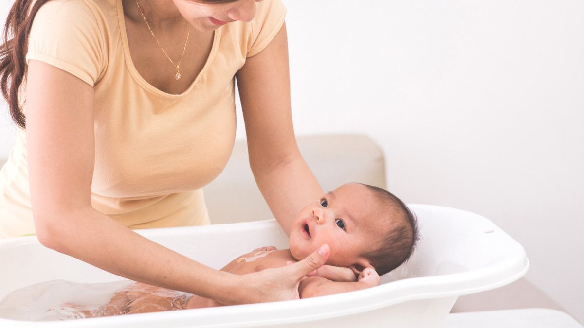 Merawat Kulit Bayi Baru Lahir