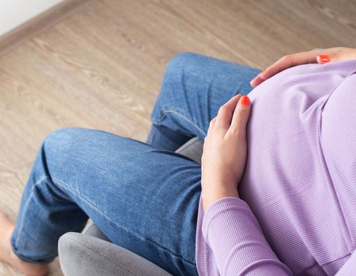 Penyebab Keluar Darah saat Hamil Muda dan Cara Mengatasinya