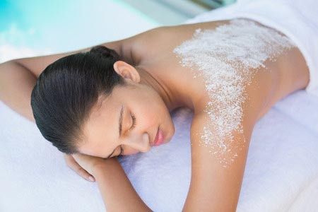 Scrub Tubuh dengan Bahan Alami