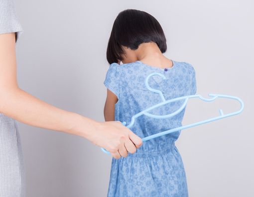 Kebiasaan Memukul Pantat Anak, Baik atau Tidak?