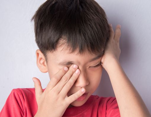 Cara Tepat Atasi Sakit Mata pada Anak