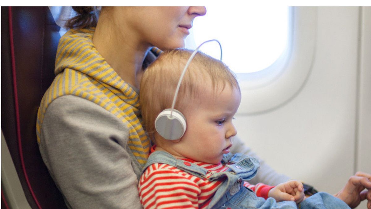 Apa Manfaat Penutup Telinga Bayi Ketika Naik Pesawat?