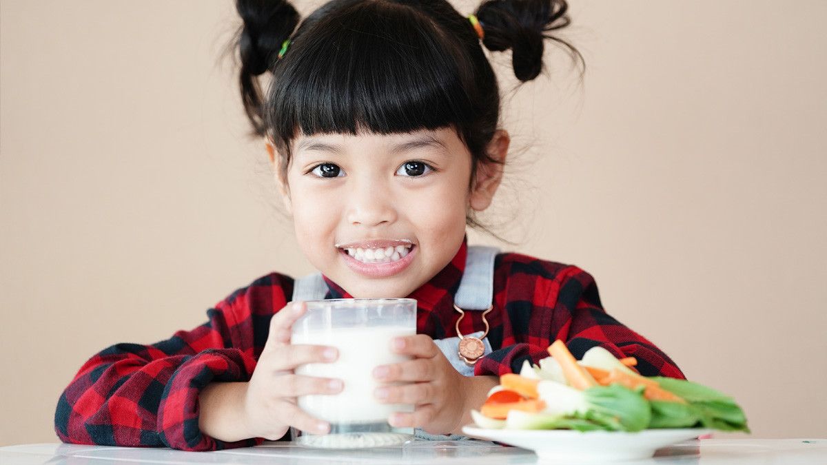 Probiotik dan Serat Pangan pada Susu, Mana yang Lebih Penting untuk Anak?