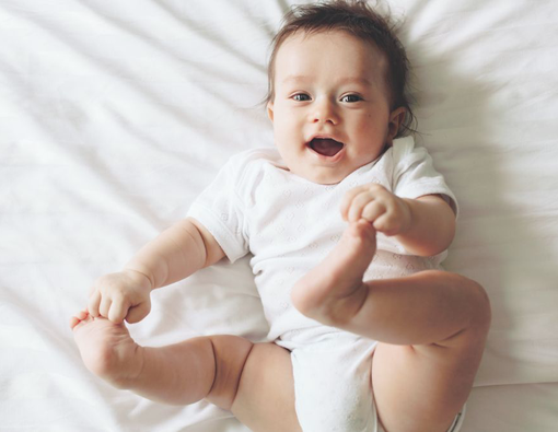 Tumbuh Kembang Bayi 4 Bulan