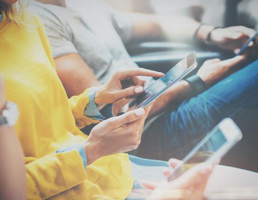 Ngaku, Apakah Anda Sudah Terhipnotis oleh Ponsel Milik Sendiri?