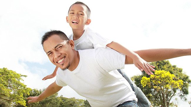 Peran Ayah dalam Mengajarkan Anak Puasa Pertama