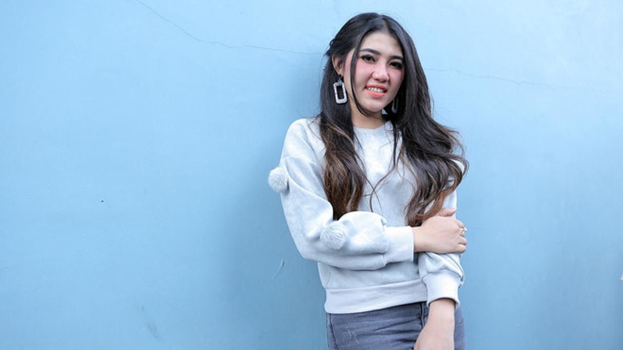 Adiknya Positif COVID-19, Via Vallen Sekeluarga Dikucilkan Tetangga