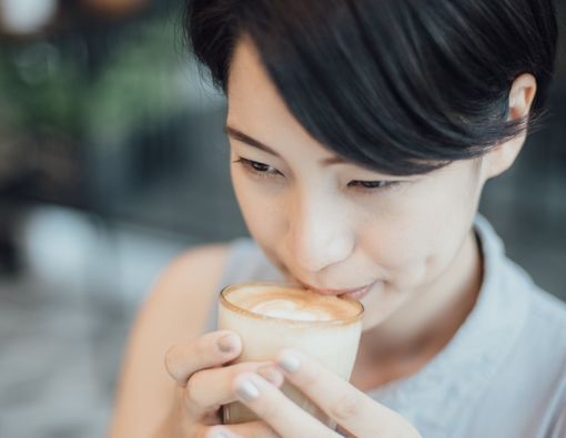 Gemar Minum Kopi, Waspadai Sakit Kepala Akibat Kafein