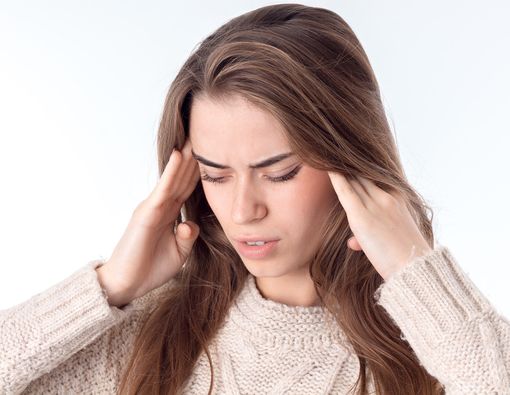 Sering Nyeri Kepala, Kapan Perlu ke Dokter Saraf?