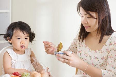 Jangan Biarkan Anak Makan Terlalu Lama