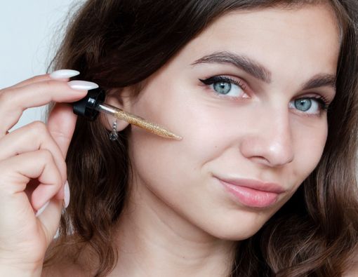 Mana Lebih Baik untuk Kulit Wajah, Serum atau Facial Essence?