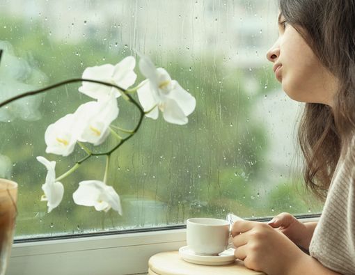 Cara Menjaga Tubuh Tetap Hangat Saat Musim Hujan